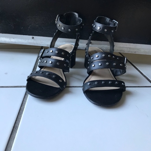 SOLD ✅ - Picture 2 of 6